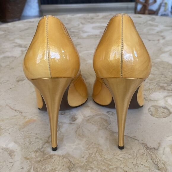 Stuart Weitzman Pumps Yellow Patent & Gold Heels - Picture 9 of 15